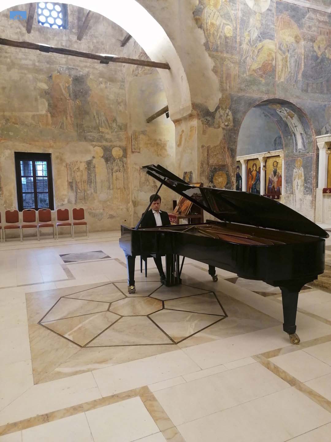Незаборавно музичко доживување со пијанистот Алекандар Јаковлев во црквата „Света Софија“
